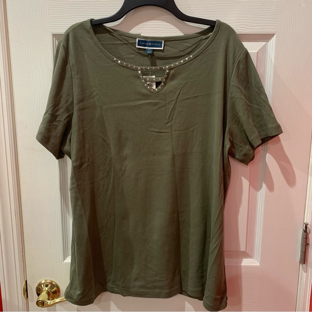 NWT Keyhole Scoop Green Tee